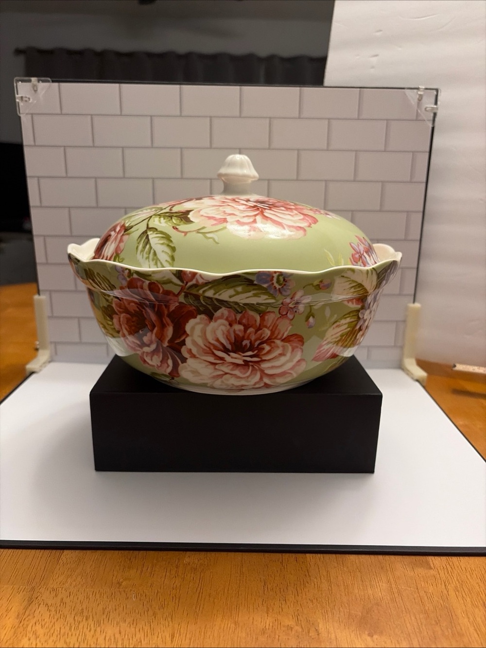222 Fifth Heidi Green Lidded Covered Vegetable Bowl Cass Tureen EUC discontinued